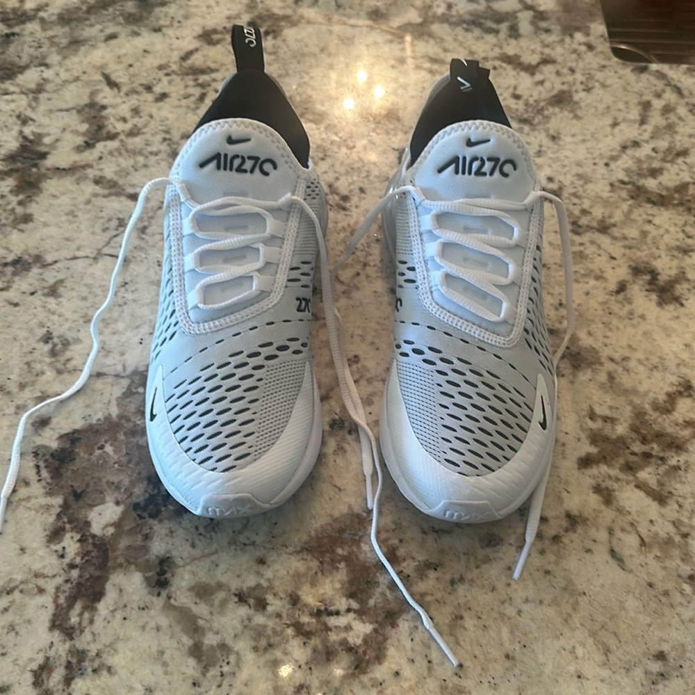 Women’s Nike Air Max 270 8.5